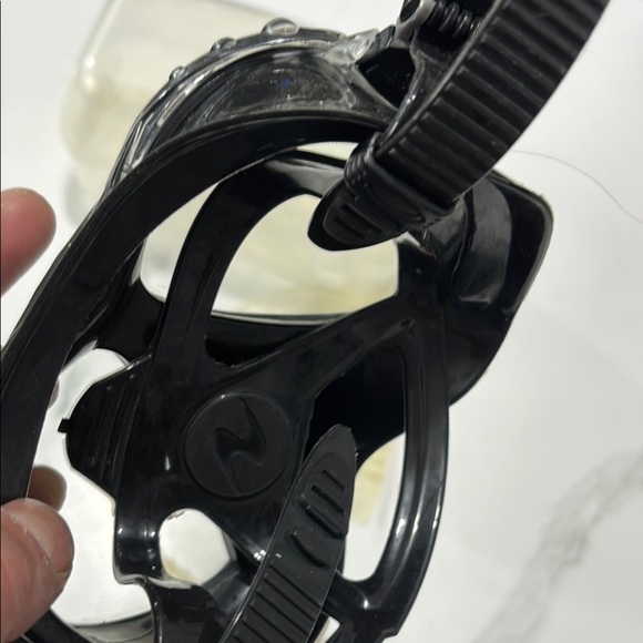 Black Dual-Lens Underwater Camera Mask with Protective Case - Picture 4 of 5